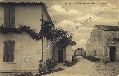 Carte postale ancienne Une rue — Nieulle-sur-Seudre (Charente-Maritime)