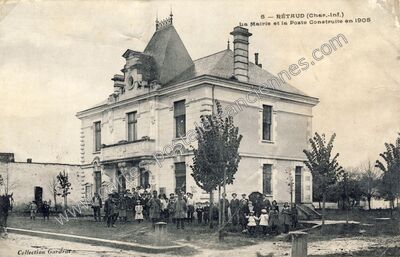 Carte postale ancienne La Mairie et la Poste Construite en 1905 — Rétaud (Charente-Maritime)