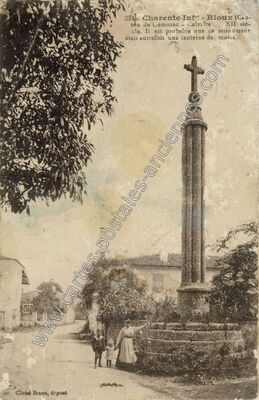 Carte postale ancienne Calvaire — Rioux (Charente-Maritime)