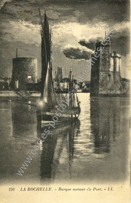 Carte postale ancienne Barque sortant du Port — La Rochelle (Charente-Maritime)