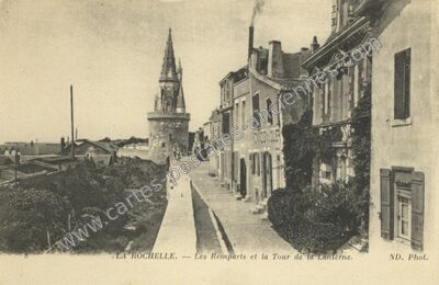 Carte postale ancienne Les Remparts et la Tour de la Lanterne — La Rochelle (Charente-Maritime)