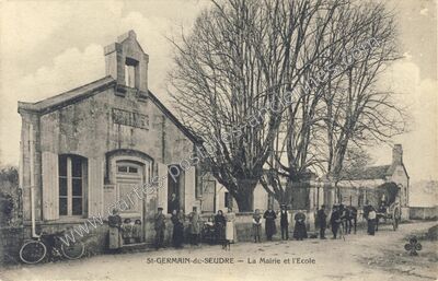Carte postale ancienne La Mairie et l'Ecole — Saint-Germain-du-Seudre (Charente-Maritime)