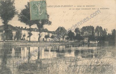 Carte postale ancienne Quai de Bernouet et le pont tournant sur la Boutonne — Saint-Jean-d'Angély (Charente-Maritime)