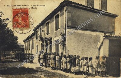 Carte postale ancienne Les Ecoles et la Mairie — Saint-Sornin (Charente-Maritime)