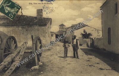 Carte postale ancienne Une rue — Saint-Sornin (Charente-Maritime)