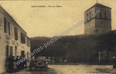Carte postale ancienne Place de l'Eglise — Saint-Sornin (Charente-Maritime)
