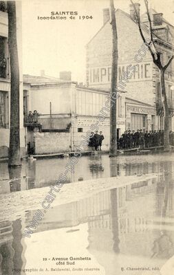 Carte postale ancienne Inondation de 1904 — Saintes (Charente-Maritime)