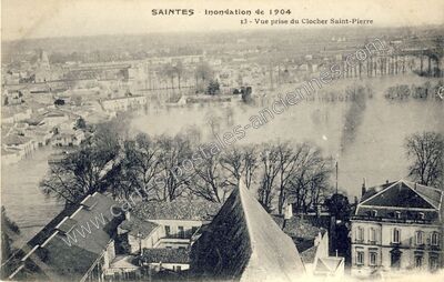 Carte postale ancienne Inondation de 1904 - Vue prise du Clocher Saint-Pierre — Saintes (Charente-Maritime)