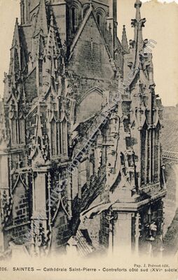 Carte postale ancienne Cathédrale Saint-Pierre - Contreforts côté sud — Saintes (Charente-Maritime)