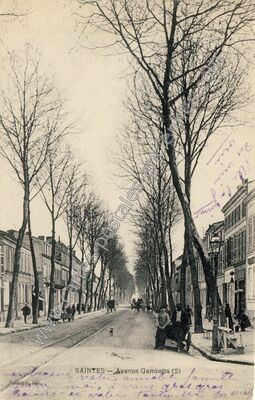 Carte postale ancienne Avenue Gambetta — Saintes (Charente-Maritime)
