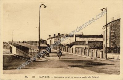 Carte postale ancienne Nouveau pont en rampe Aristide Briand — Saintes (Charente-Maritime)