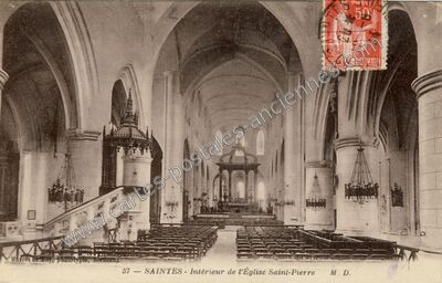 Carte postale ancienne Intérieur de l'Église Saint-Pierre — Saintes (Charente-Maritime)