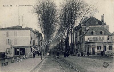 Carte postale ancienne L'Avenue Gambetta — Saintes (Charente-Maritime)