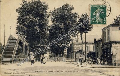 Carte postale ancienne Avenue Gambetta - La Passerelle — Saintes (Charente-Maritime)