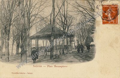 Carte postale ancienne Place Bassompierre — Saintes (Charente-Maritime)
