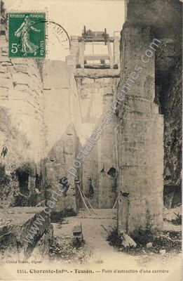 Carte postale ancienne Puits d'extraction d'une carrière — Tesson (Charente-Maritime)