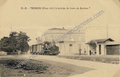 Carte postale ancienne L'arrivée du train de Saintes — Tesson (Charente-Maritime)