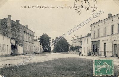 Carte postale ancienne La Place de l'Église et l'Allée du Château — Tesson (Charente-Maritime)