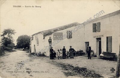 Carte postale ancienne Entrée du Bourg — Thaims (Charente-Maritime)