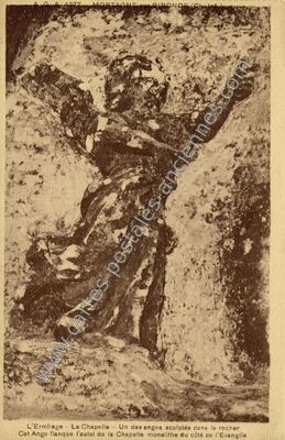 Carte postale ancienne L'Ermitage - La Chapelle - Un des anges sculptés dans le rocher — Mortagne-sur-Gironde (Charente-Maritime)