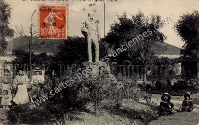 Carte postale ancienne Statue de l'Amiral Pottier — Fouras (Charente-Maritime)