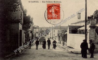 Carte postale ancienne Rue Frédéric Mestreau — Saintes (Charente-Maritime)