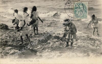Carte postale ancienne Enfants sur la Plage — Non Localisée (Calvados)
