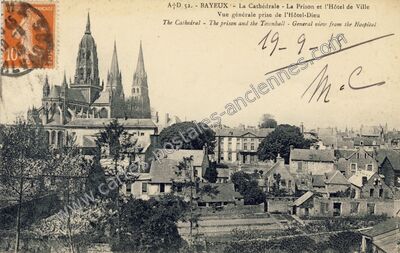 Carte postale ancienne La Cathédrale - La Prison et l'Hôtel de Ville - Vue générale prise de l'Hôtel-Dieu — Bayeux (Calvados)
