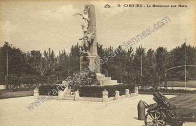 Carte postale ancienne Le Monument aux Morts — Cabourg (Calvados)