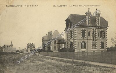 Carte postale ancienne Les Villas de l'Avenue du Carrefour — Cabourg (Calvados)