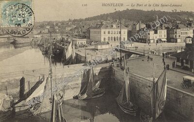 Carte postale ancienne Le Port et la Côte Saint-Léonard — Honfleur (Calvados)