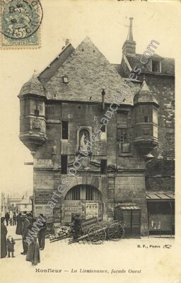 Carte postale ancienne La Lieutenance, façade Ouest — Honfleur (Calvados)
