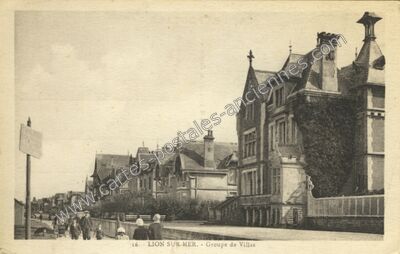 Carte postale ancienne Groupe de Villas — Lion-sur-Mer (Calvados)