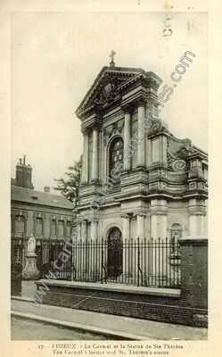 Carte postale ancienne Le Carmel et la Statue de Ste Thérèse The Carmel Cloister and St. Thérèse's statue — Lisieux (Calvados)