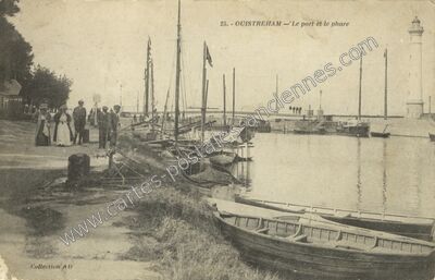 Carte postale ancienne Le port et le phare — Ouistreham (Calvados)