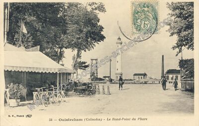 Carte postale ancienne Le Rond-Point du Phare — Ouistreham (Calvados)