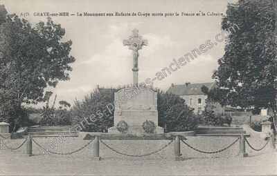 Carte postale ancienne Le Monument aux Enfants de Graye morts pour la France et le Calvaire — Graye-sur-Mer (Calvados)