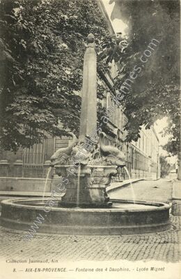 Carte postale ancienne Fontaine des 4 Dauphins. - Lycée Mignet — Aix-en-Provence (Bouches-du-Rhône)