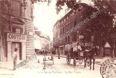 Carte postale ancienne La Rue Thiers — Aix-en-Provence (Bouches-du-Rhône)