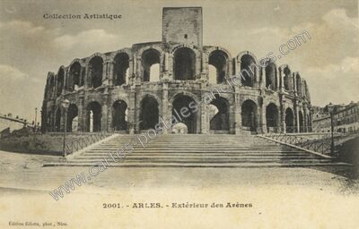 Carte postale ancienne Extérieur des Arènes — Arles (Bouches-du-Rhône)