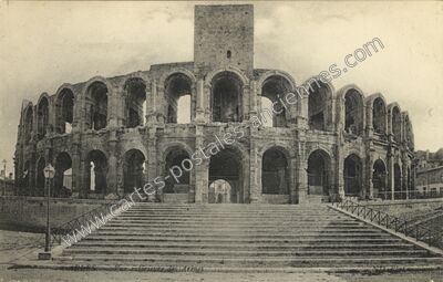 Carte postale ancienne Vue extérieure des Arènes — Arles (Bouches-du-Rhône)