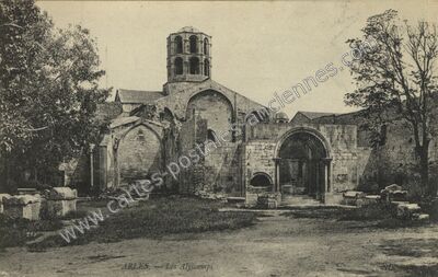 Carte postale ancienne Les Alyscamps — Arles (Bouches-du-Rhône)