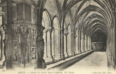 Carte postale ancienne Galerie du Cloître Saint-Trophisme, XVe Siècle — Arles (Bouches-du-Rhône)