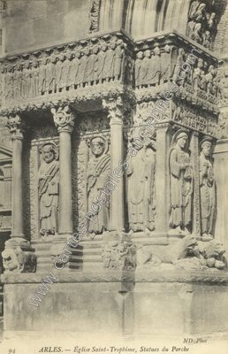 Carte postale ancienne Église Saint-Trophime, Statues du Porche — Arles (Bouches-du-Rhône)