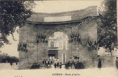 Carte postale ancienne Porte d'Arles — Istres (Bouches-du-Rhône)