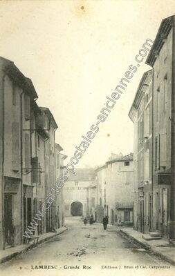 Carte postale ancienne Grande Rue — Lambesc (Bouches-du-Rhône)