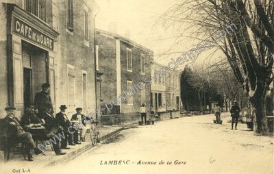 Carte postale ancienne Avenue de la Gare — Lambesc (Bouches-du-Rhône)