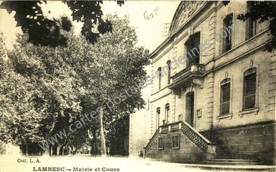 Carte postale ancienne Mairie et Cours — Lambesc (Bouches-du-Rhône)