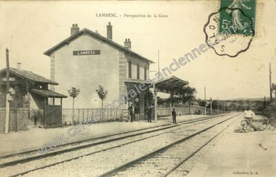 Carte postale ancienne Perspective de la Gare — Lambesc (Bouches-du-Rhône)