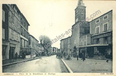 Carte postale ancienne Place de la République et Horloge — Lambesc (Bouches-du-Rhône)